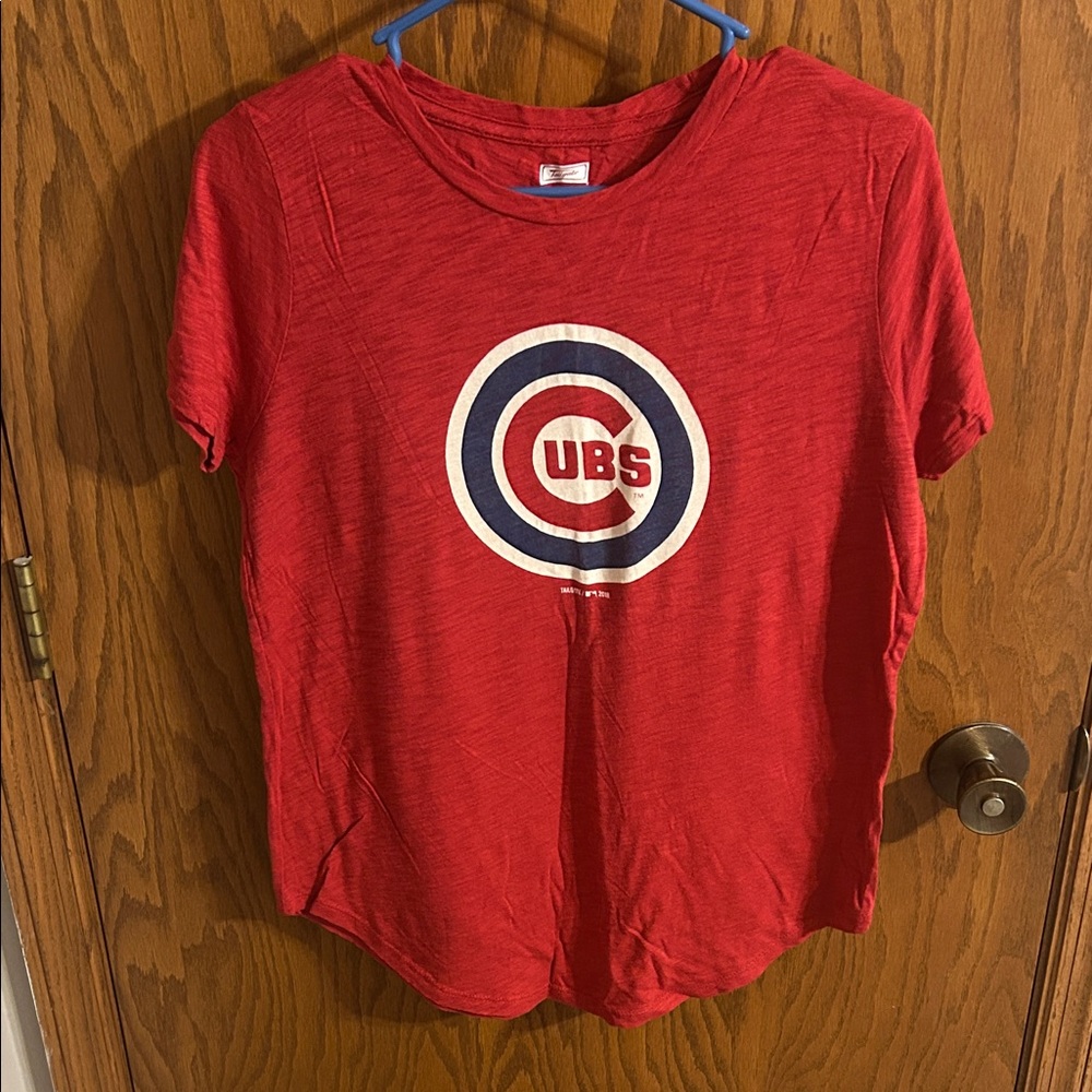 Woman’s Large Tailgate red Chicago cubs short sleeve shirt tee